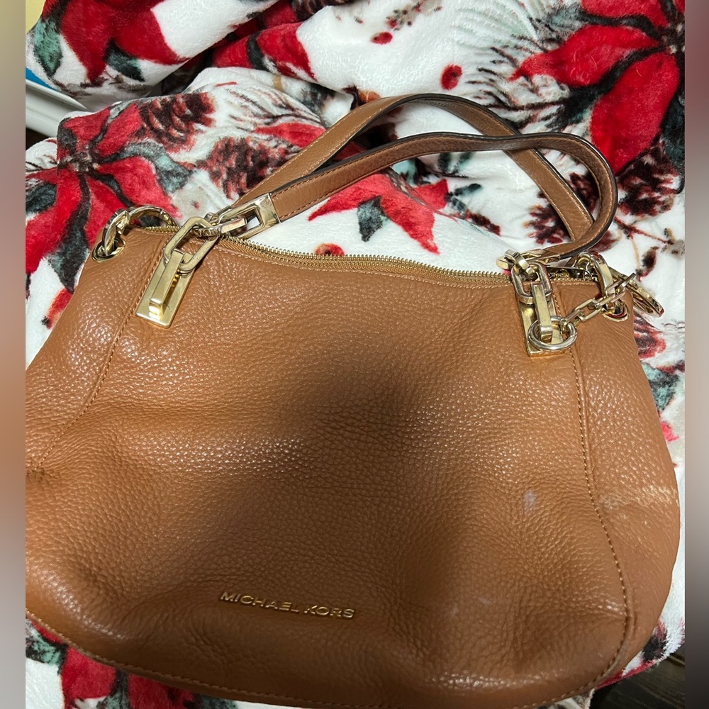 Authentic Michael kors shoulder bag.